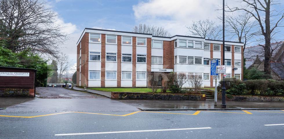 			SPACIOUS 2 BED !, 2 Bedroom, 1 bath, 1 reception Flat			 Hillside, Crouch End Hill, Crouch End